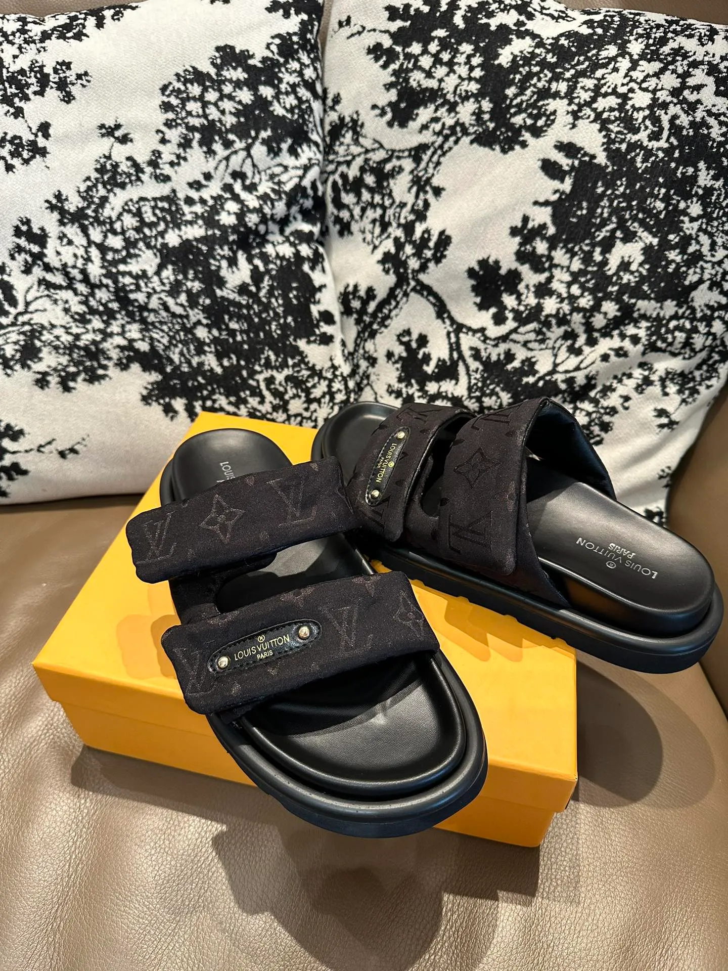 Men's shoes 💰360💰 LV. Slippers 🩴High silk fabric original PU water table rubber outsole, size 35-46